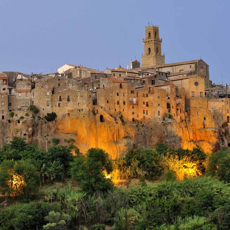 Rolling hills and vineyards of the Toscana region highlighted in the Tuscan Wines course.